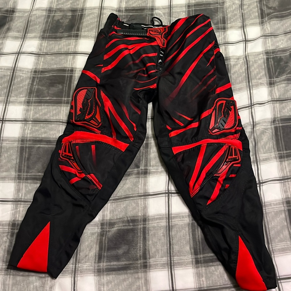 Youth Axis riding pants size 24